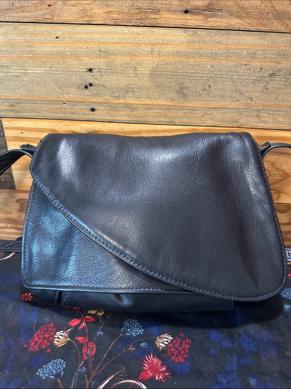 Overland 100% black leather bag. Soft, soft leather.